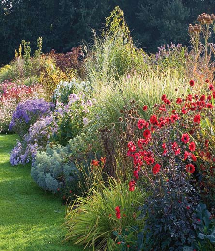 Long Walk - Colour Borders at Waterperry Gardens